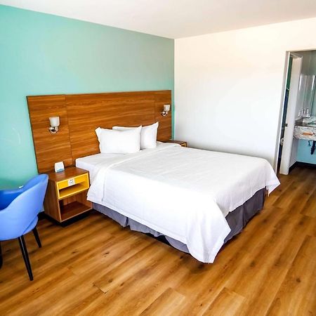Beyond Stay Hotel Victorville Downtown Esterno foto