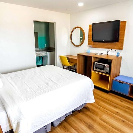 Beyond Stay Hotel Victorville Downtown Esterno foto