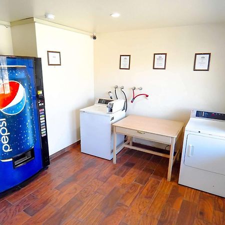 Beyond Stay Hotel Victorville Downtown Esterno foto