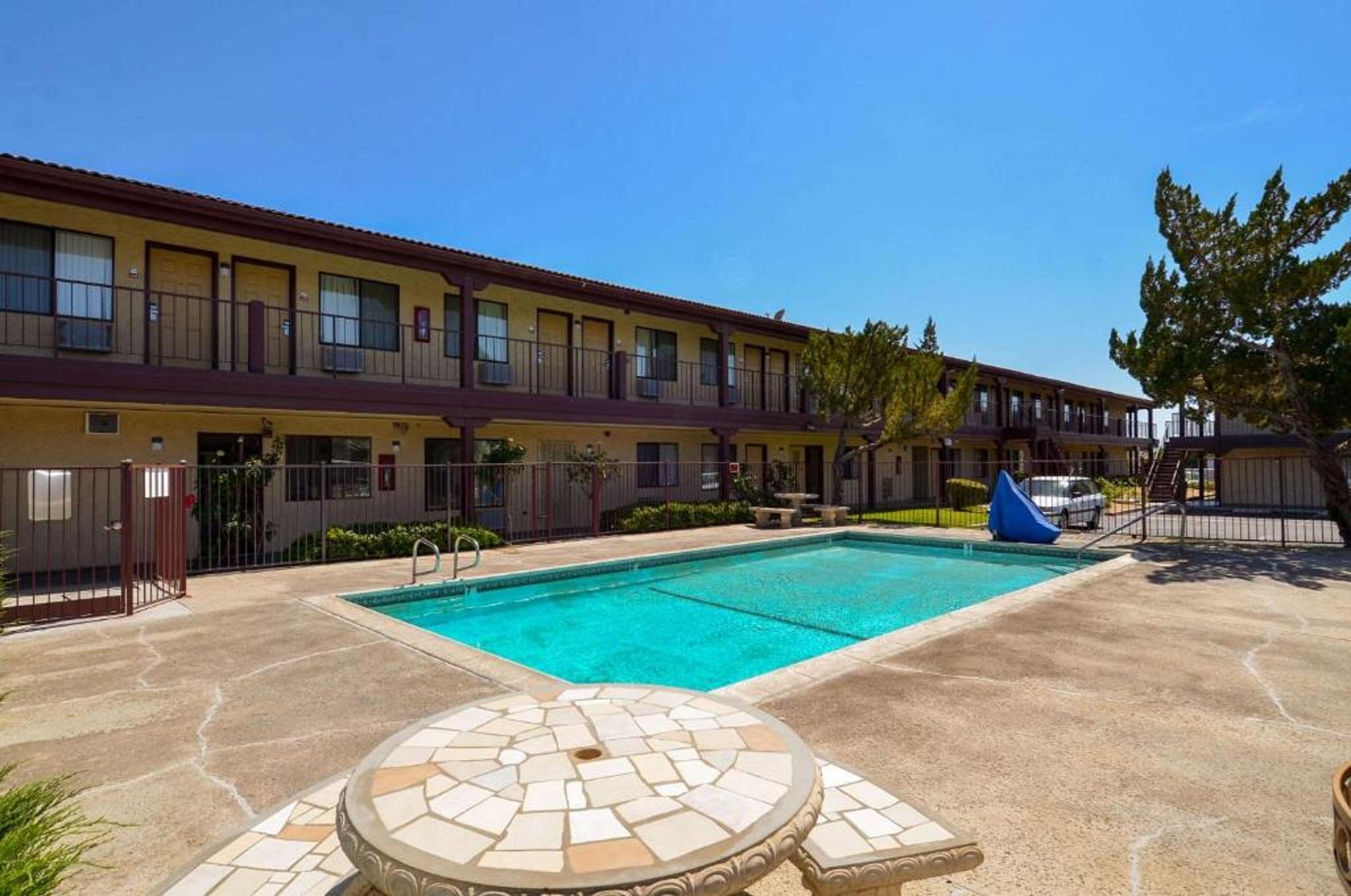 Beyond Stay Hotel Victorville Downtown Esterno foto