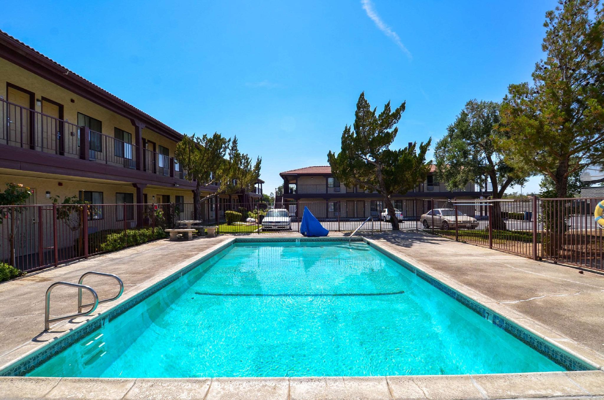 Beyond Stay Hotel Victorville Downtown Esterno foto