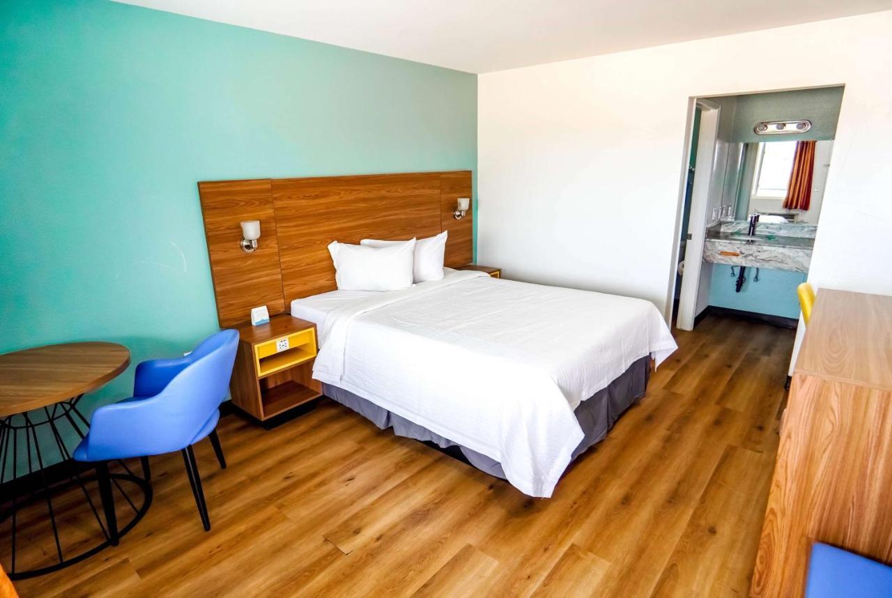 Beyond Stay Hotel Victorville Downtown Esterno foto