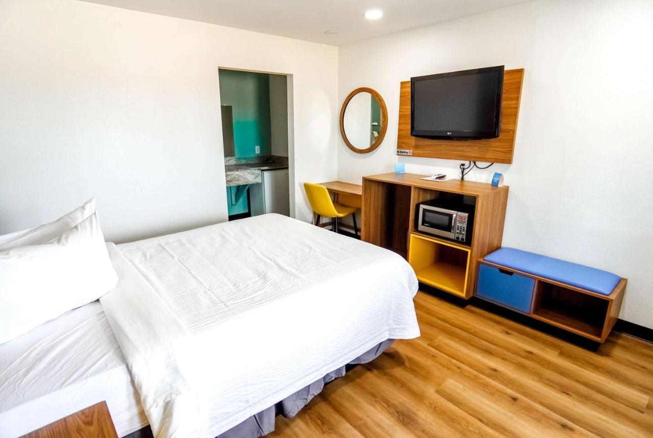 Beyond Stay Hotel Victorville Downtown Esterno foto