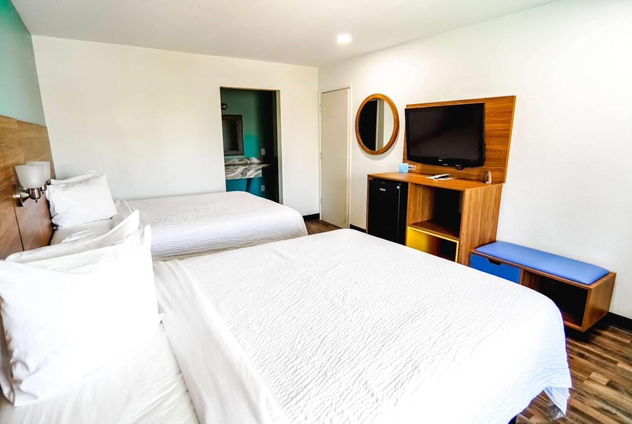 Beyond Stay Hotel Victorville Downtown Esterno foto