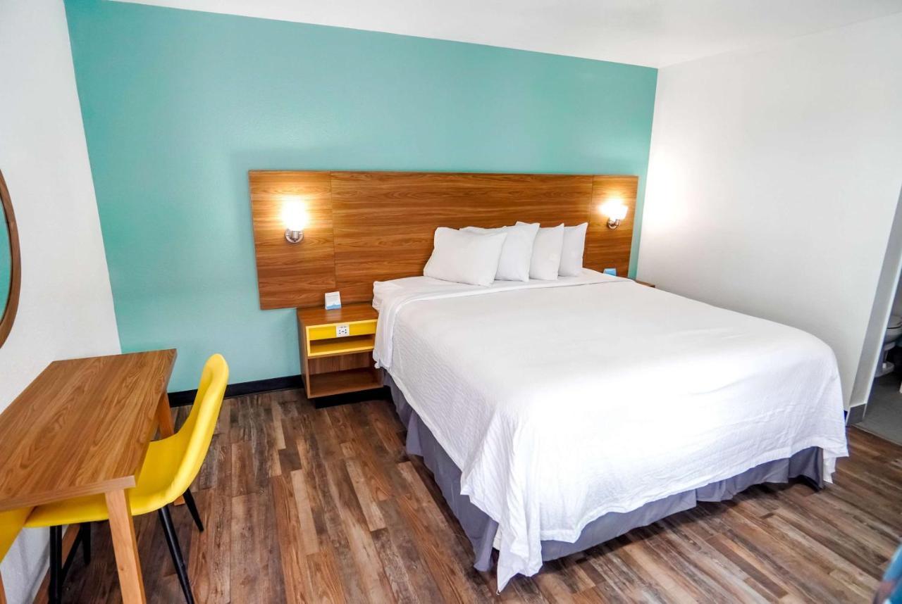 Beyond Stay Hotel Victorville Downtown Esterno foto
